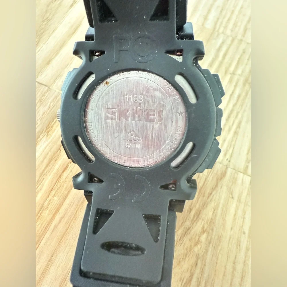 Skmei mens digital black sport dual time watch NEW BATTERY